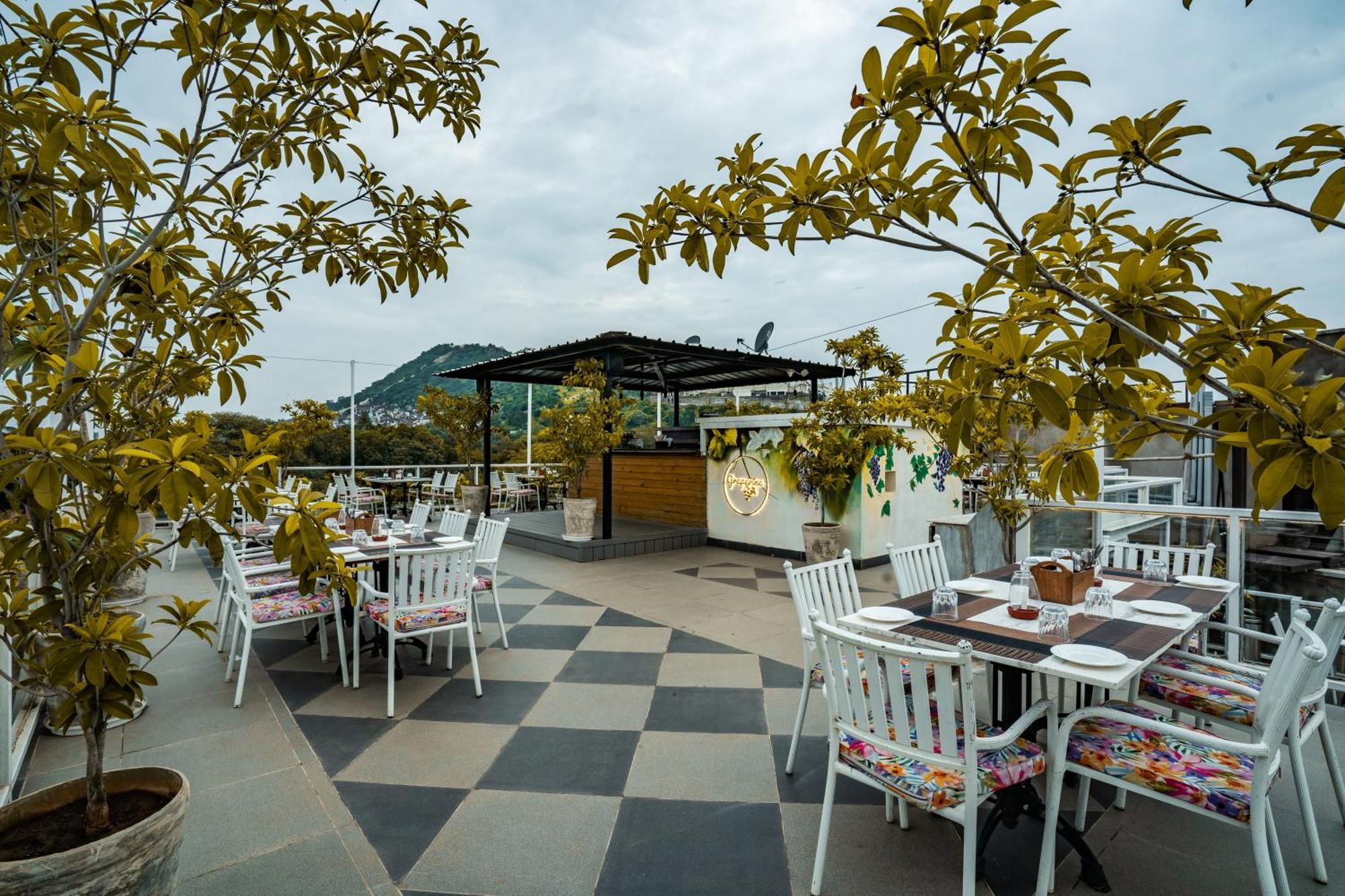 Tripli Hotels Shiv Villas Udaipur Exterior photo